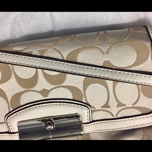 Coach - Picture 2 of 8